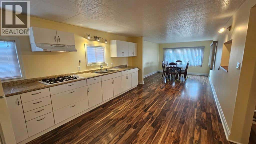 936 MAIN Street NW — Milk River, Alberta - Photo 4 of 23