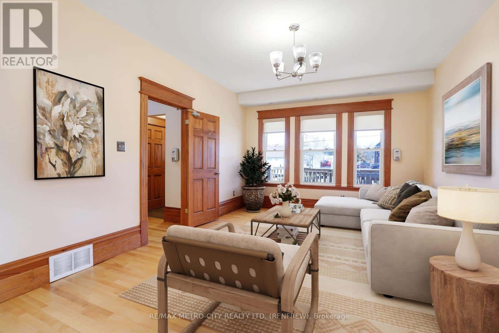 94 ARGYLE STREET N — Renfrew, Ontario - Photo 5 of 35