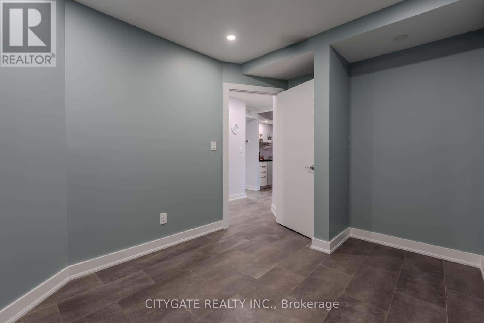 Hamilton (Kirkendall), Ontario — Hamilton (Kirkendall), Ontario - Photo 2 of 7