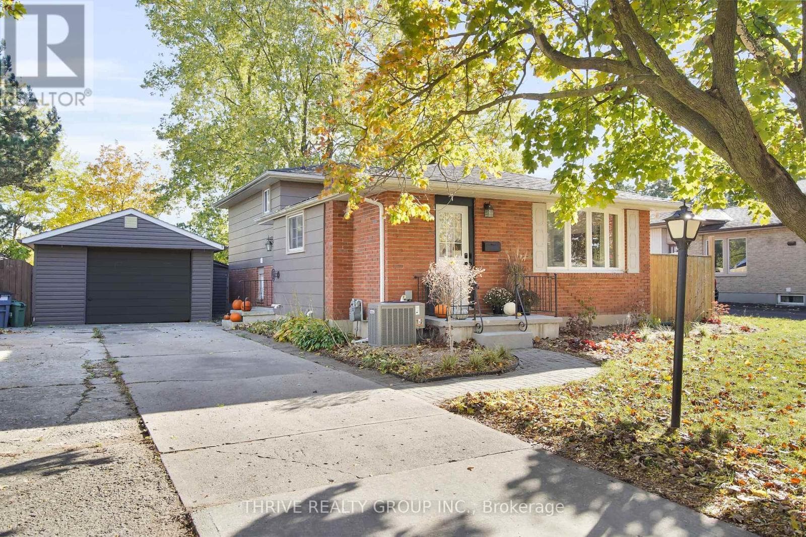122 ST LAWRENCE BOULEVARD — London South (South O), Ontario - Main photo
