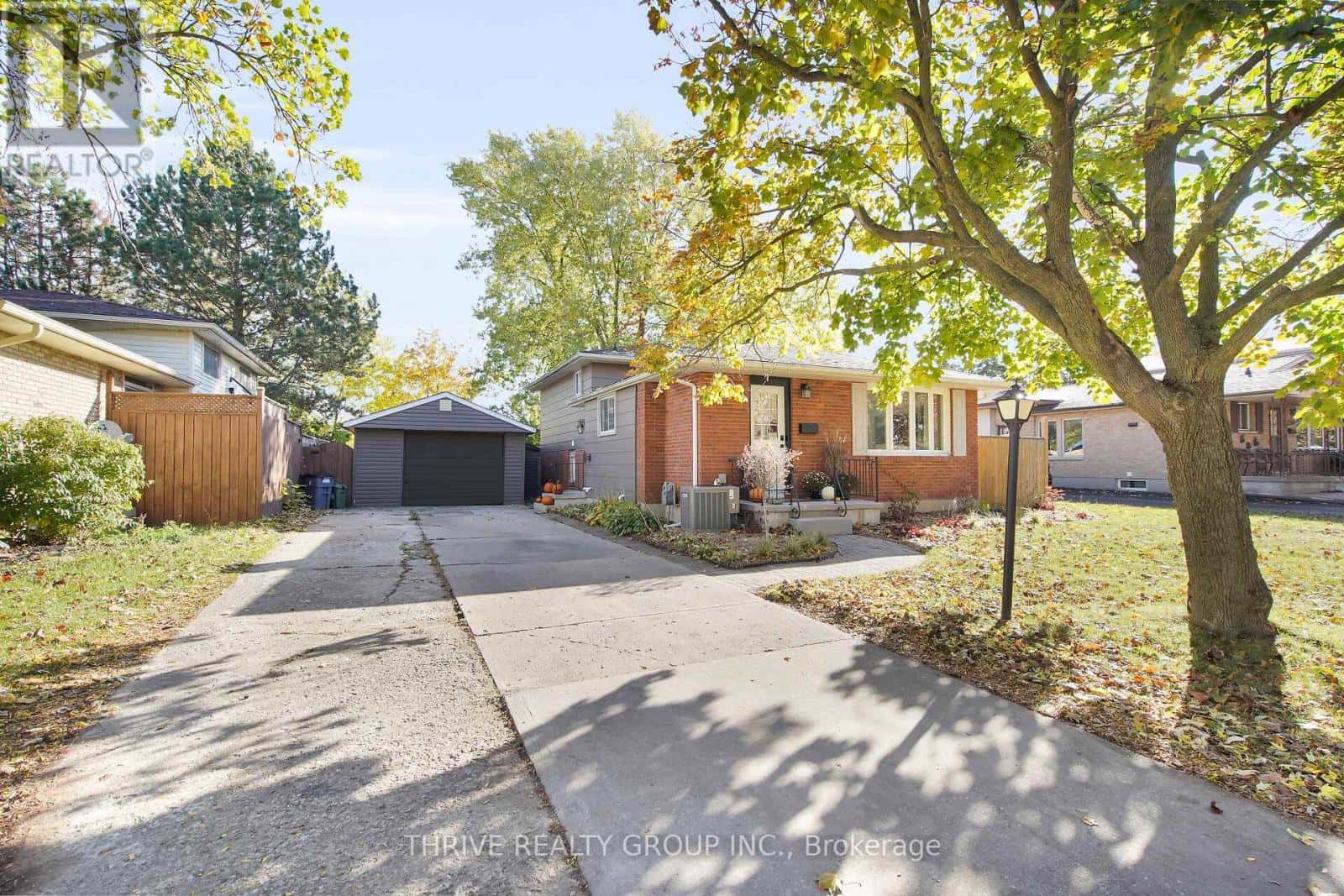 122 ST LAWRENCE BOULEVARD — London South (South O), Ontario - Photo 2 of 44