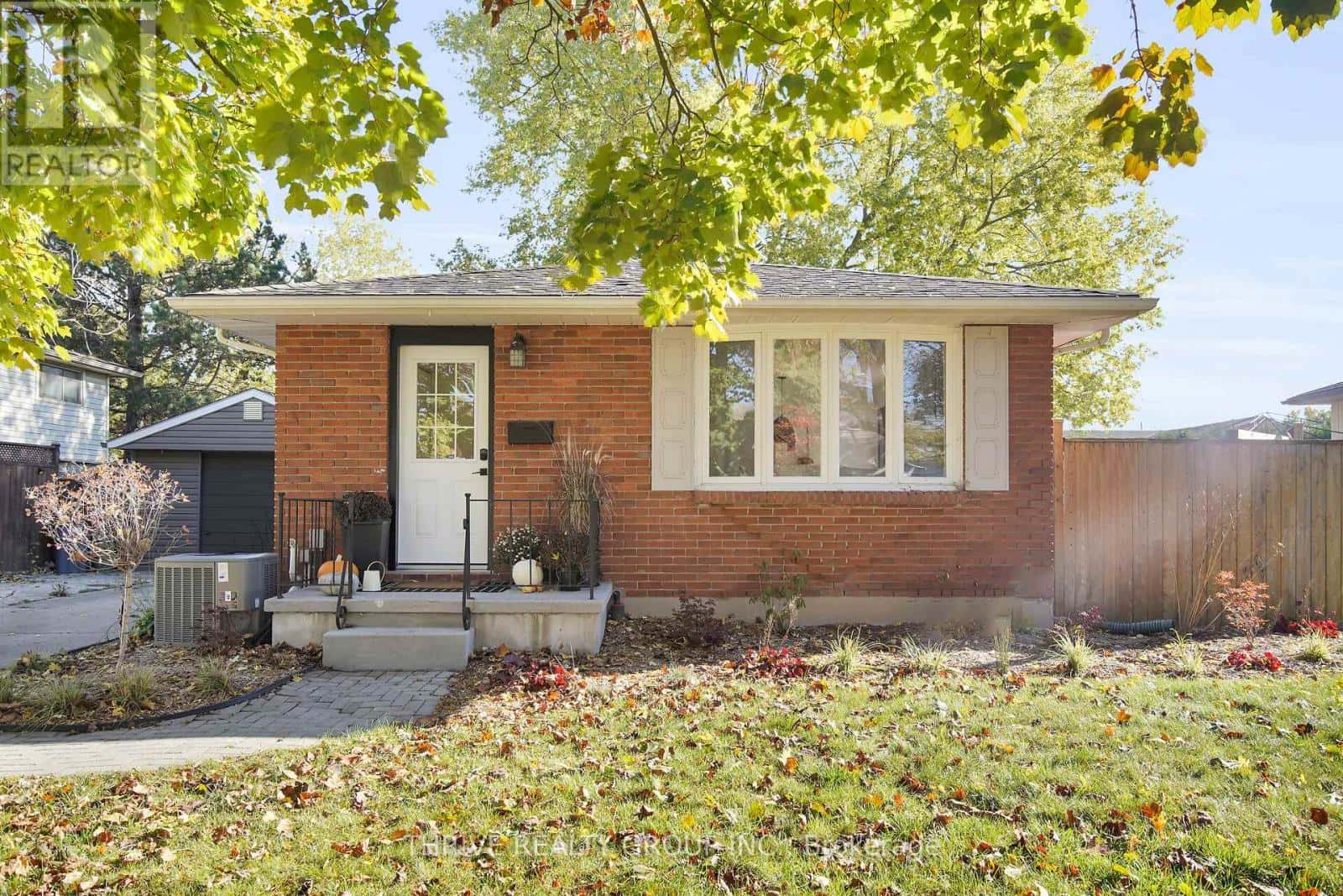 122 ST LAWRENCE BOULEVARD — London South (South O), Ontario - Photo 4 of 44