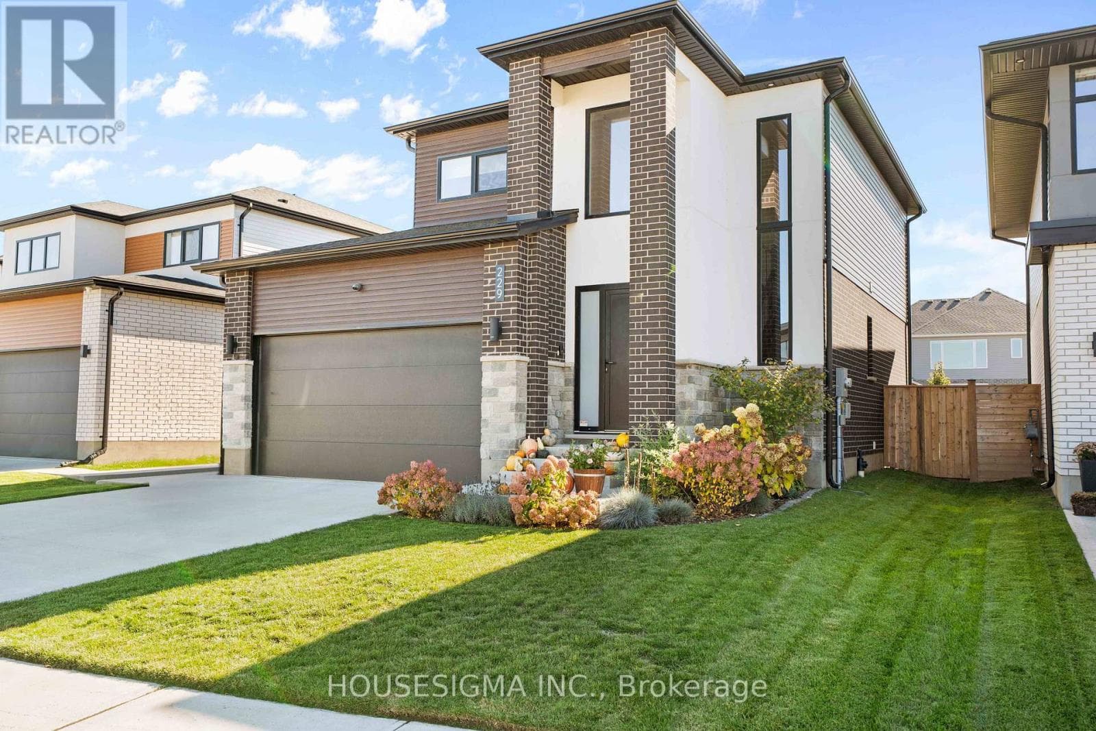 229 CRESTVIEW DRIVE — Middlesex Centre (Kilworth), Ontario - Main photo