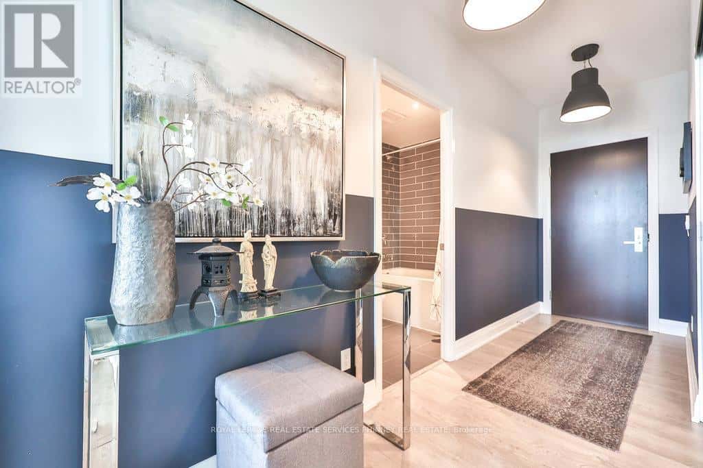 1709 - 55 SPEERS ROAD — Oakville (QE Queen Elizabeth), Ontario - Photo 3 of 36