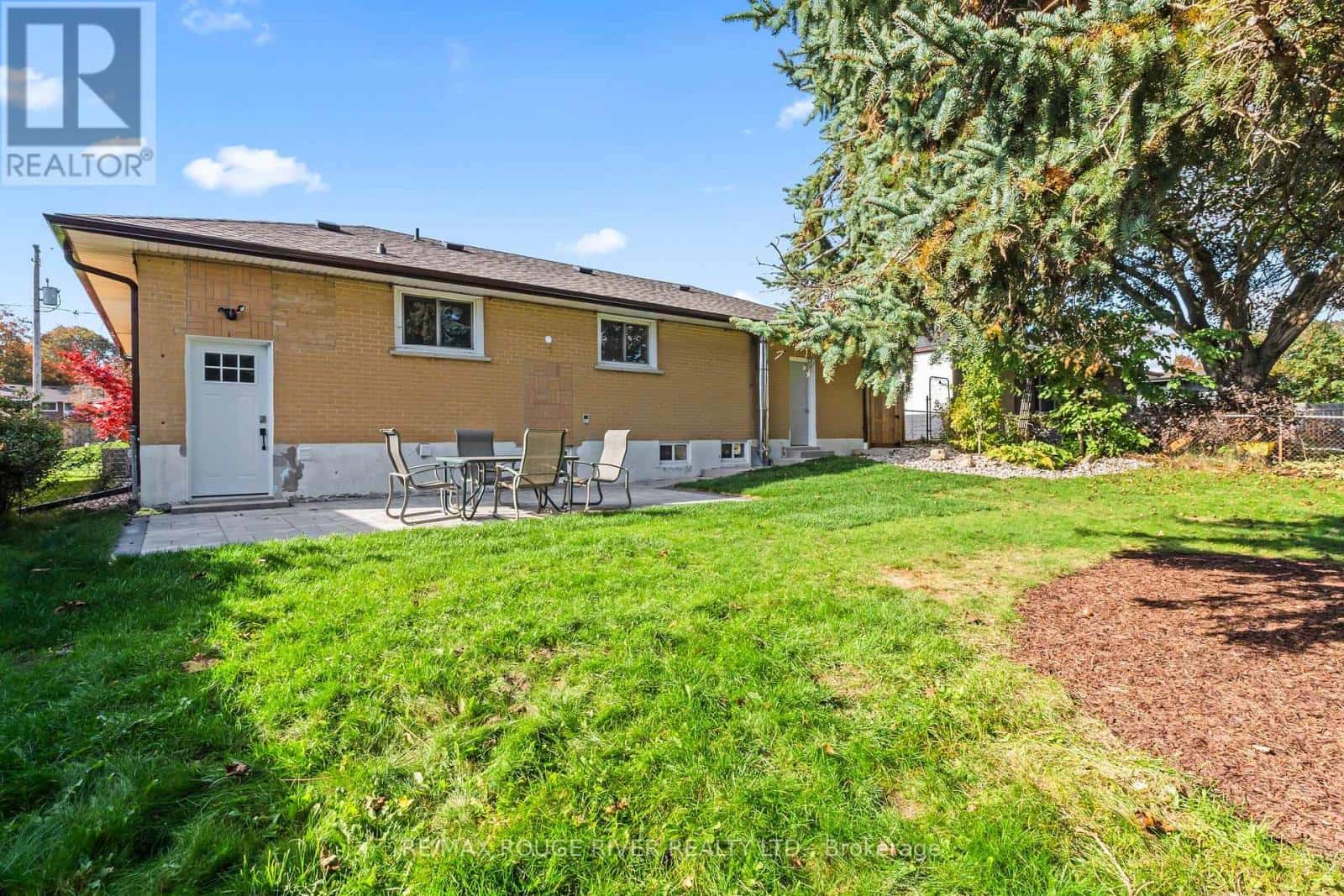 745 GLENGROVE STREET — Oshawa (Northglen), Ontario - Photo 4 of 20