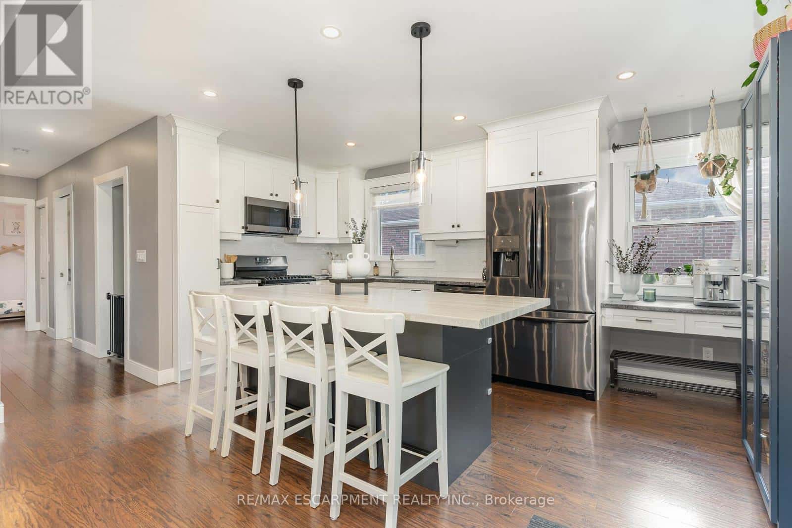 55 EAST 44TH STREET — Hamilton (Sunninghill), Ontario - Photo 3 of 35