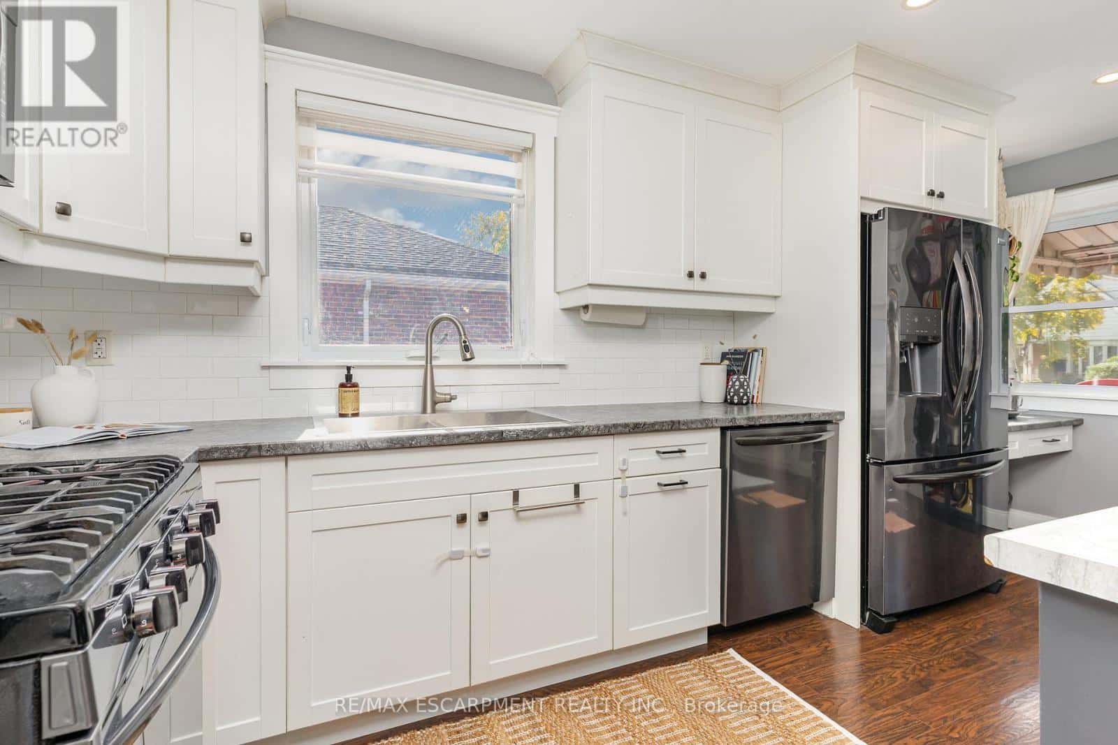 55 EAST 44TH STREET — Hamilton (Sunninghill), Ontario - Photo 5 of 35