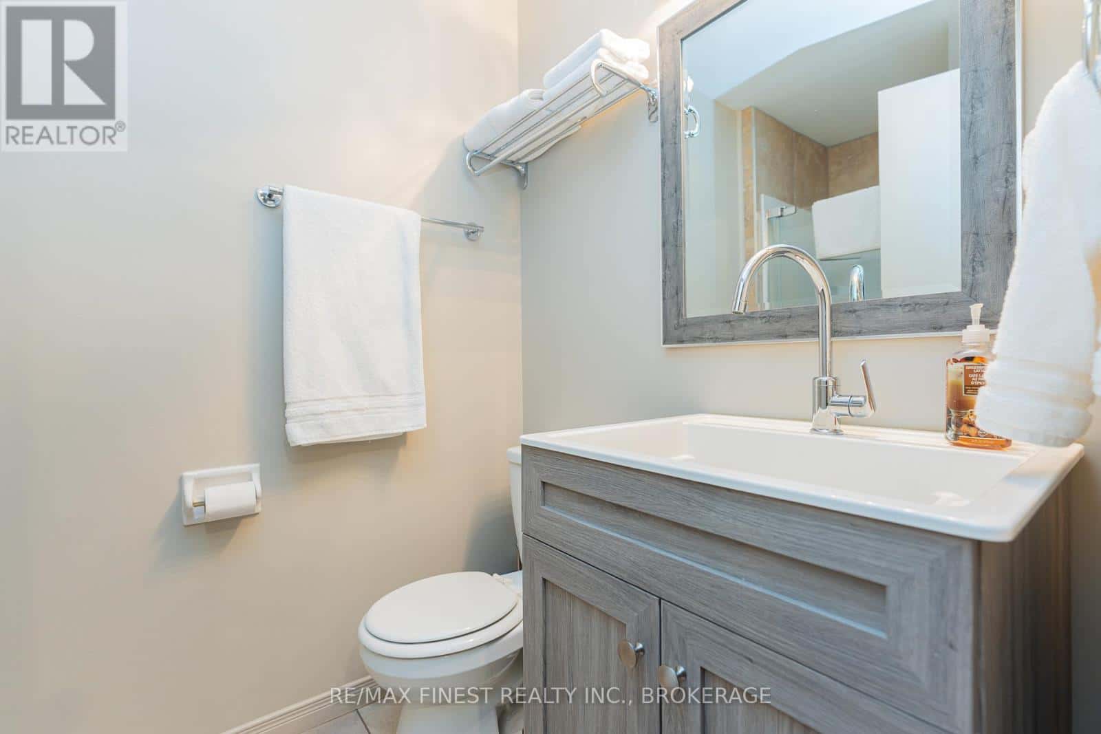 206 - 334 QUEEN MARY ROAD — Kingston (West of Sir John A. Blvd), Ontario - Photo 4 of 5