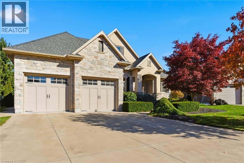 7 BRONDI'S Lane — Fonthill, Ontario - Photo 2 of 19