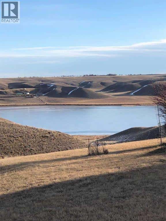 10 Lake Mcgregor Drive — Rural Vulcan County, Alberta - Photo 2 of 11