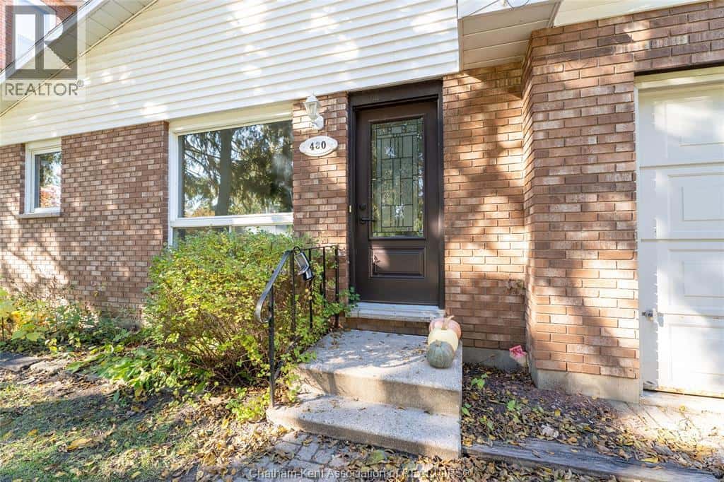 480 JAMES STREET — Dresden, Ontario - Photo 3 of 45