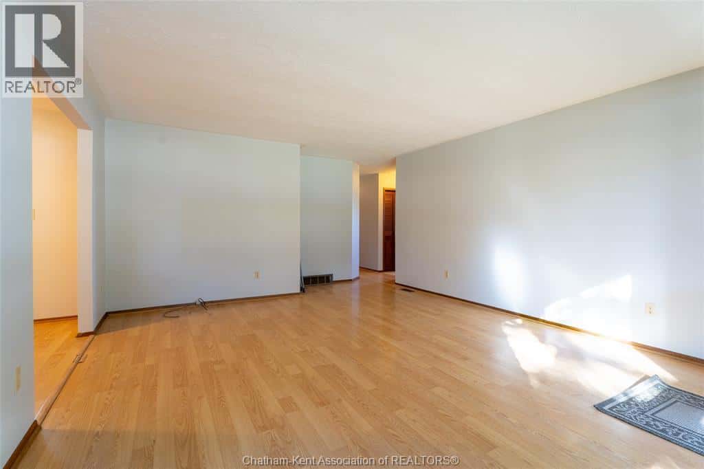 480 JAMES STREET — Dresden, Ontario - Photo 5 of 45