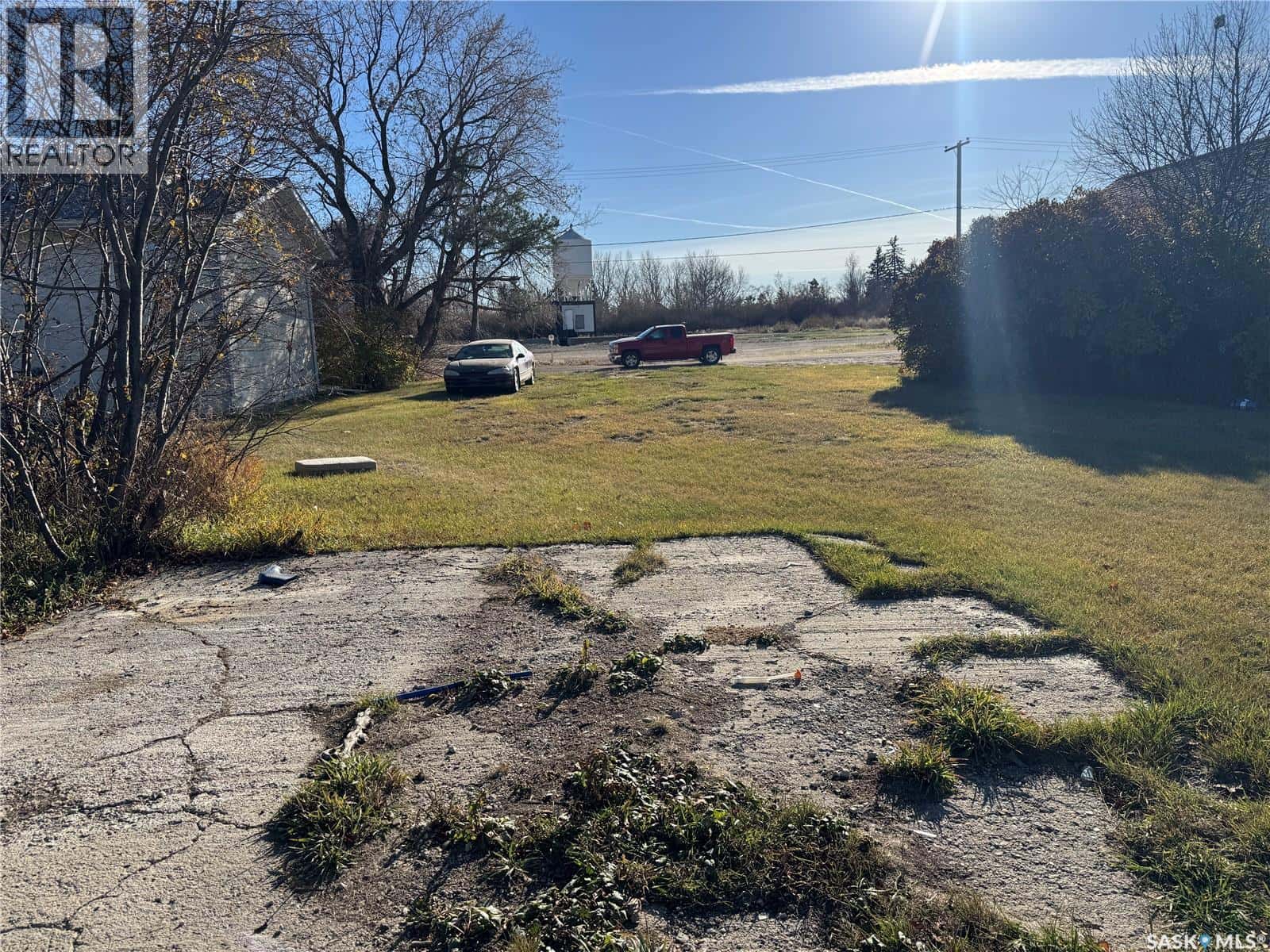 507 Railway AVENUE — Cut Knife, Saskatchewan - Photo 2 of 2