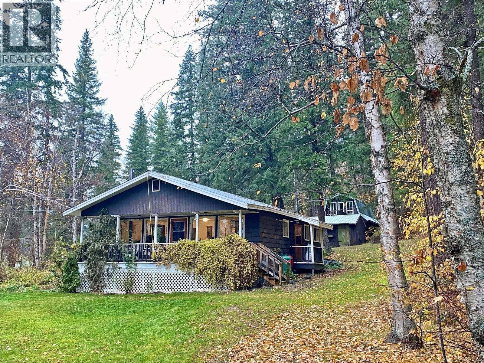 541 24 Highway — Little Fort, British Columbia - Main photo