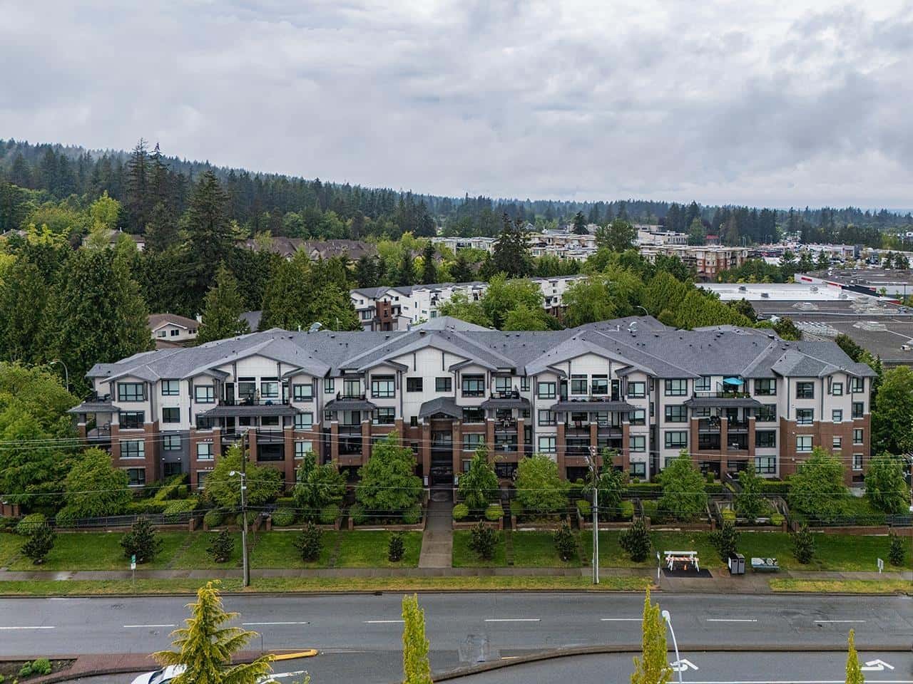 406 2960 151 STREET — Surrey, British Columbia - Photo 2 of 29