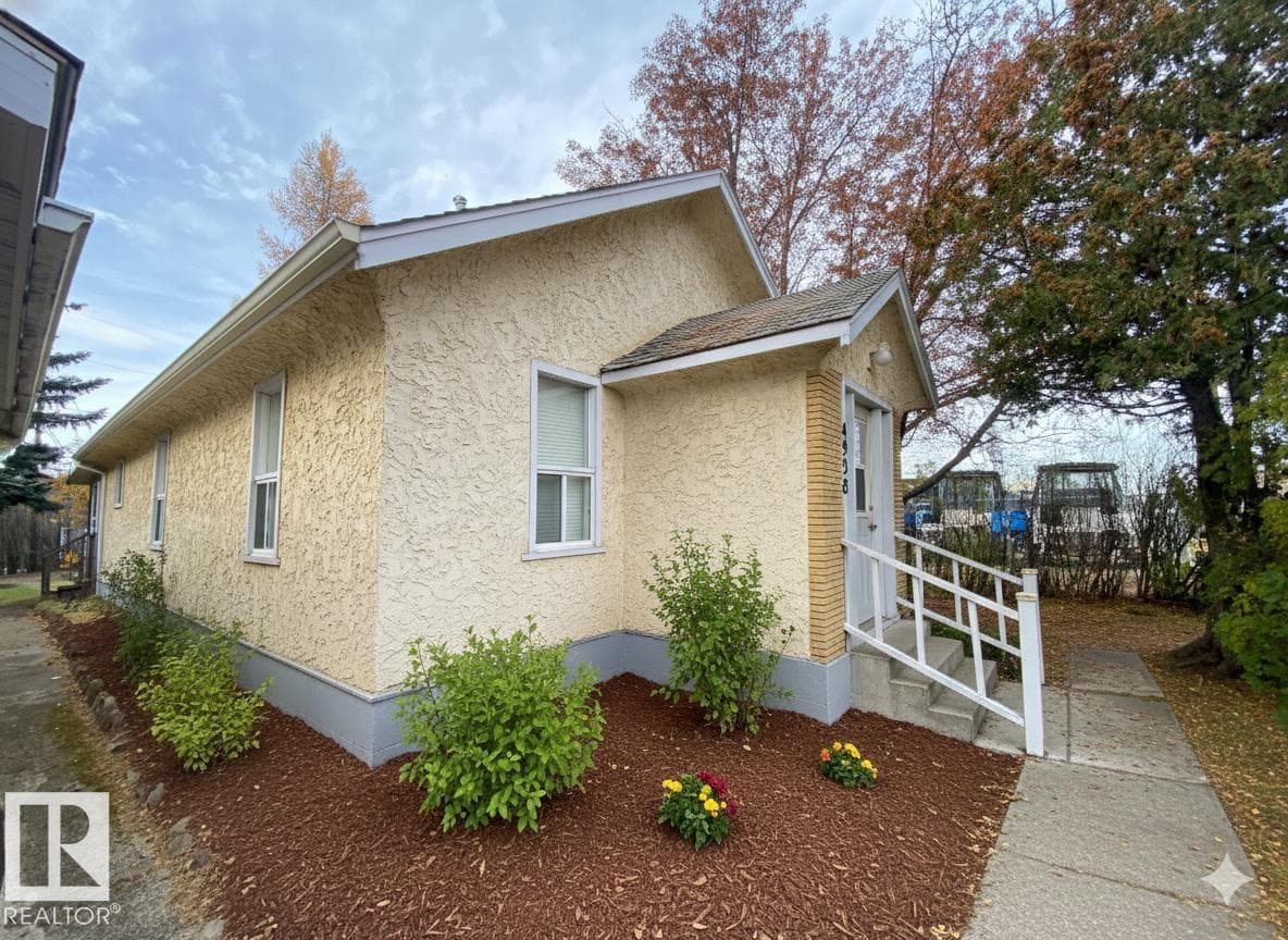 4928 50 ST — Gibbons, Alberta - Main photo
