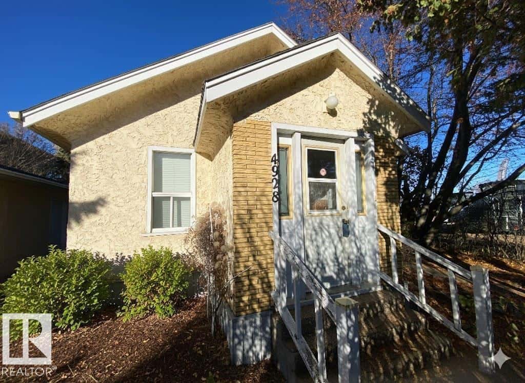 4928 50 ST — Gibbons, Alberta - Photo 2 of 23