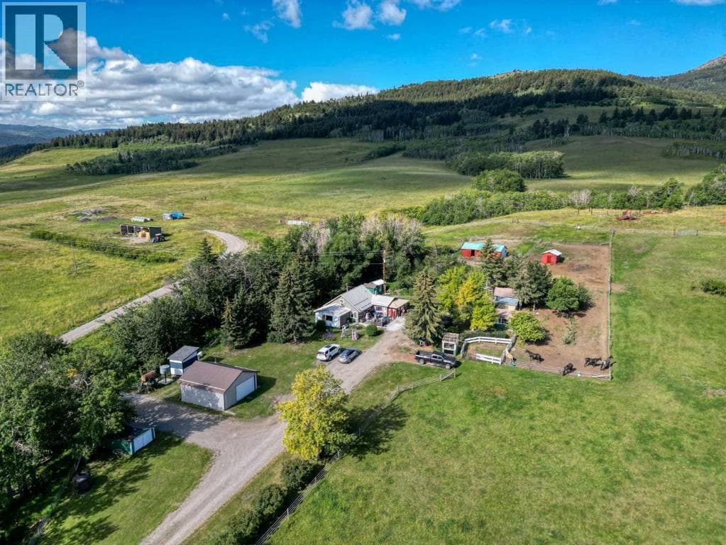 7404 RGE RD 3-0 — Rural Pincher Creek No. 9, M.D. of, Alberta - Main photo