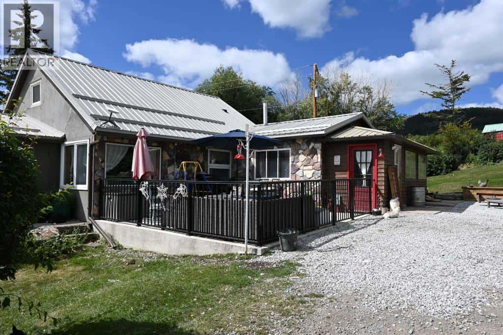 7404 RGE RD 3-0 — Rural Pincher Creek No. 9, M.D. of, Alberta - Photo 2 of 50