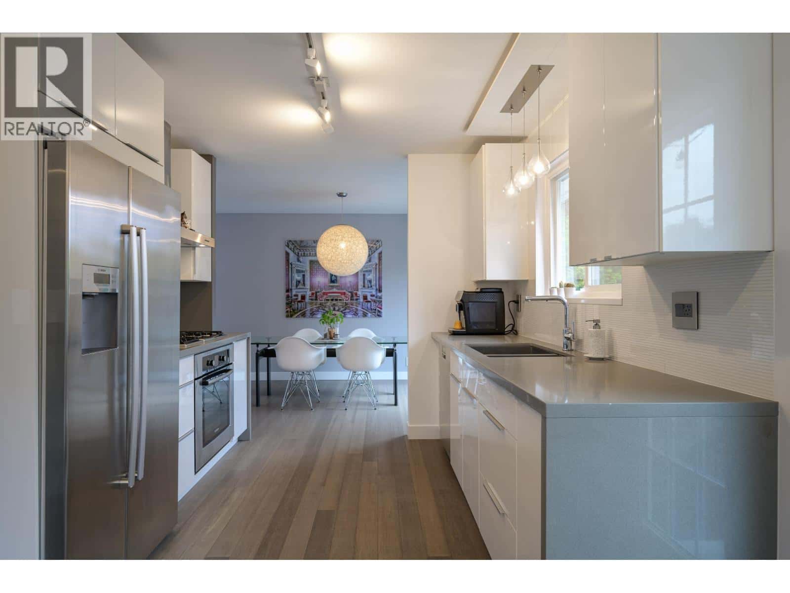 4434 52A STREET — Ladner, British Columbia - Photo 3 of 40