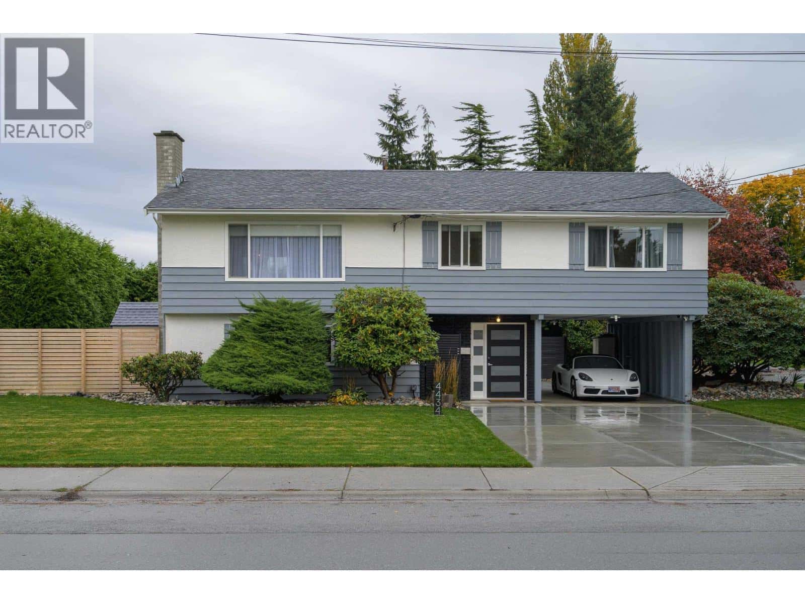 4434 52A STREET — Ladner, British Columbia - Photo 5 of 40