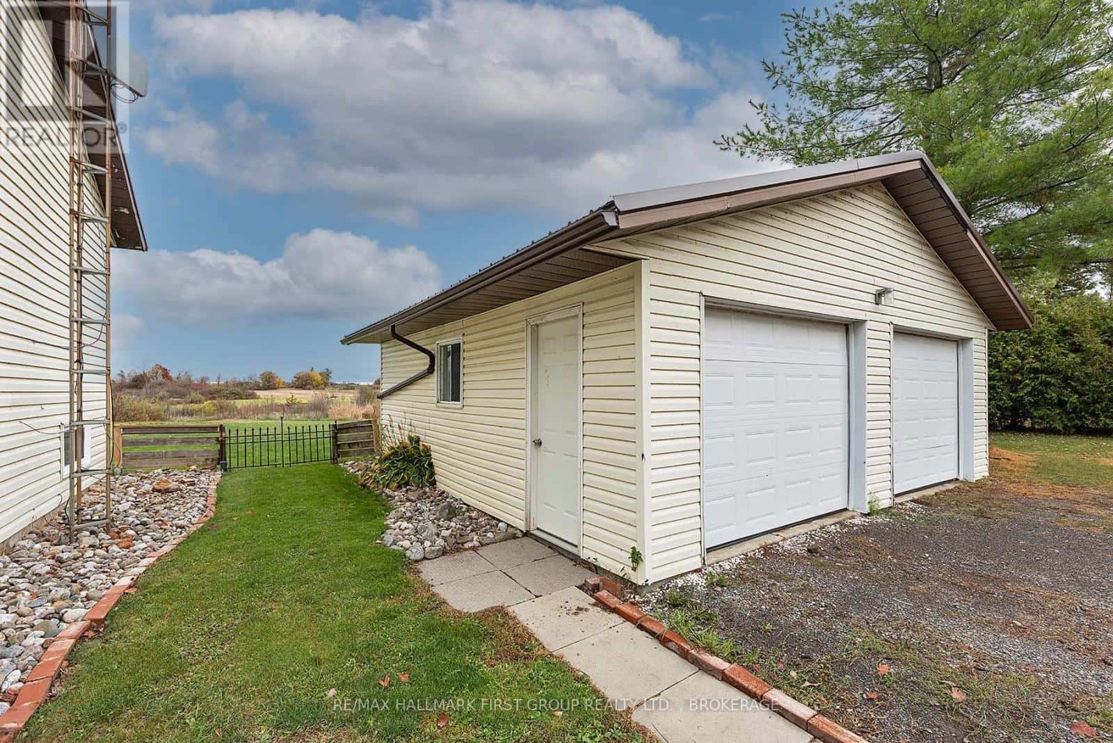 810 COUNTY 2 ROAD — Front of Leeds & Seeleys Bay, Ontario - Photo 5 of 39