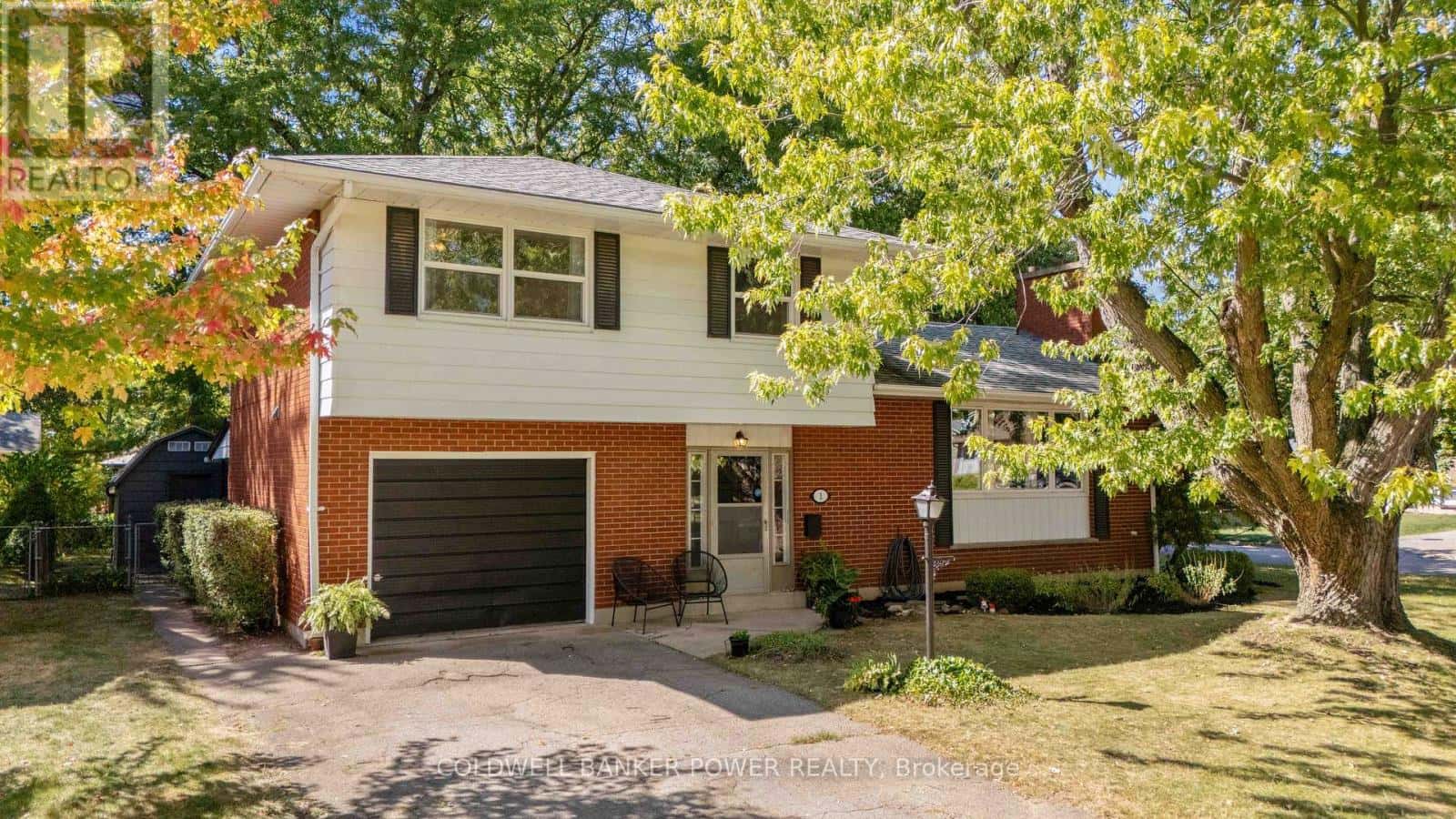 1 MCLEOD CRESCENT — London North (North H), Ontario - Photo 2 of 39