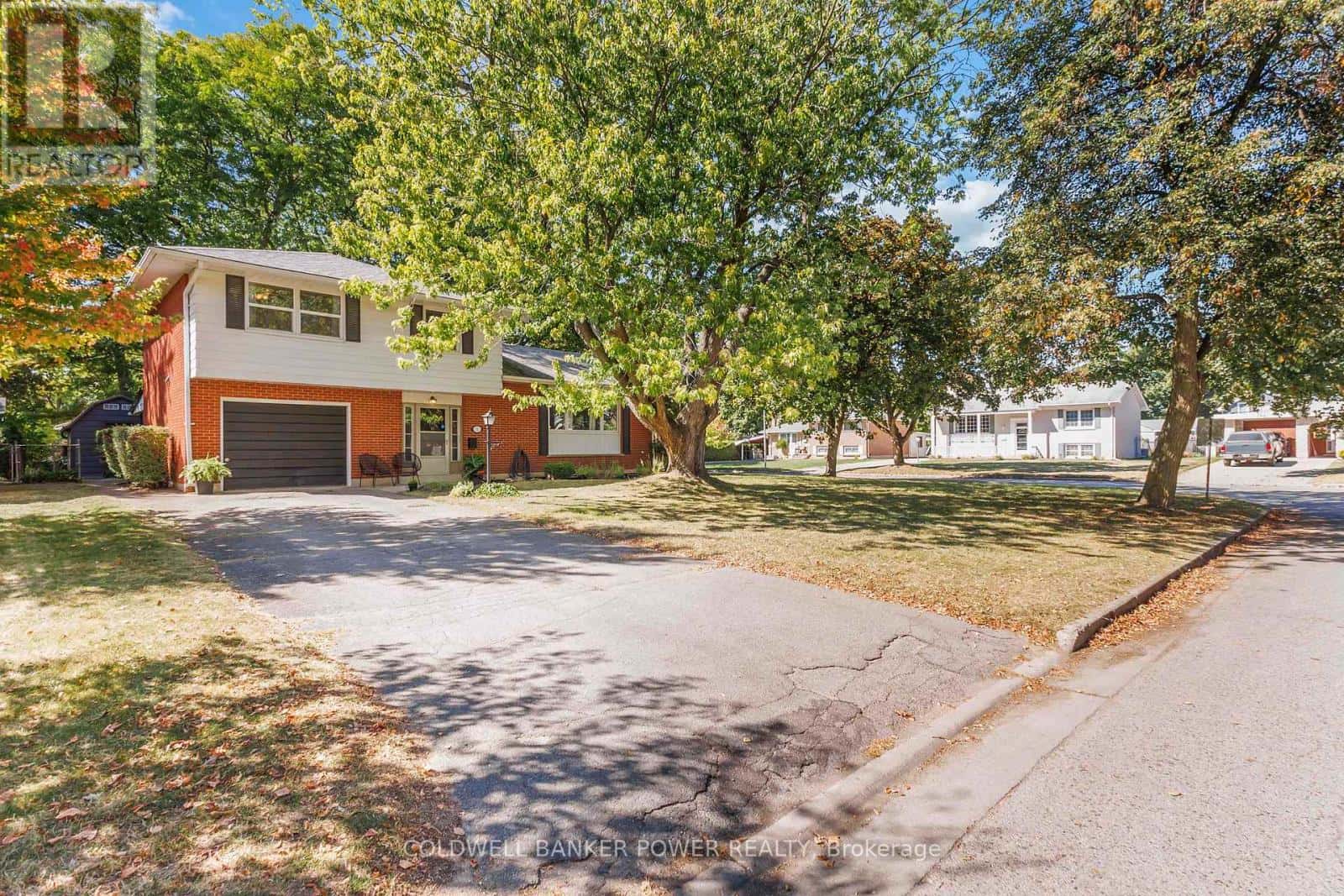 1 MCLEOD CRESCENT — London North (North H), Ontario - Photo 3 of 39