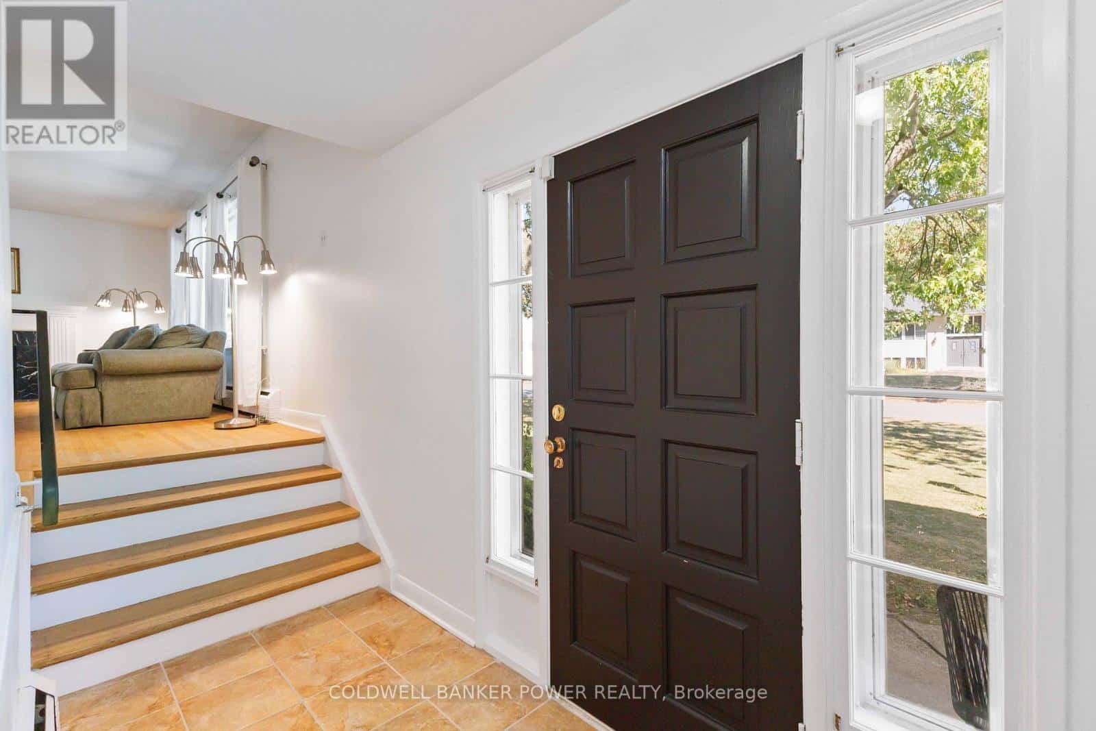 1 MCLEOD CRESCENT — London North (North H), Ontario - Photo 5 of 39