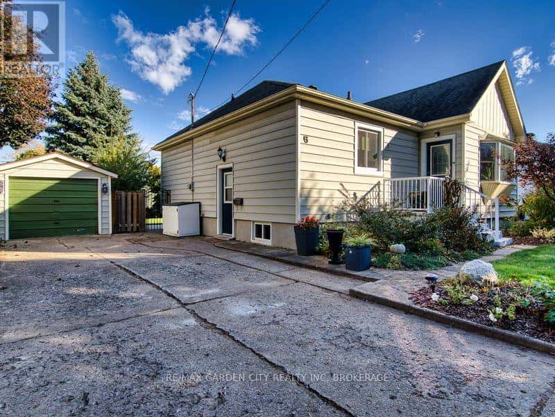 5 HEWKO STREET — St. Catharines (Fairview), Ontario - Photo 3 of 34