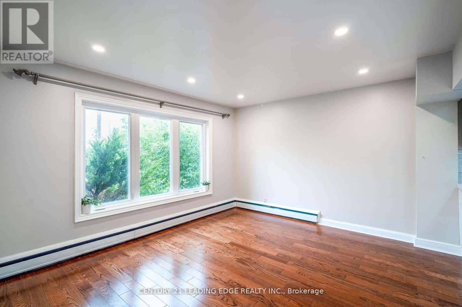 393 CANAL ROAD — Bradford West Gwillimbury, Ontario - Photo 4 of 35