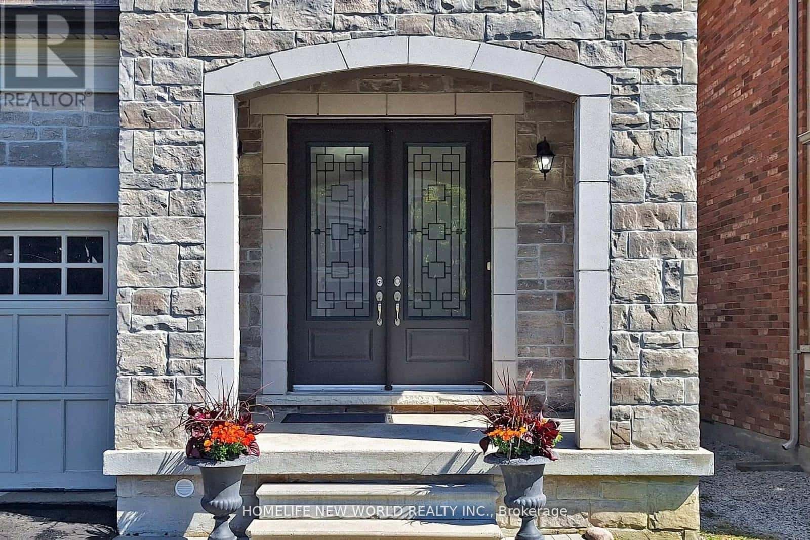 36 STRAWBRIDGE FARM DRIVE — Aurora (Aurora Grove), Ontario - Photo 2 of 24