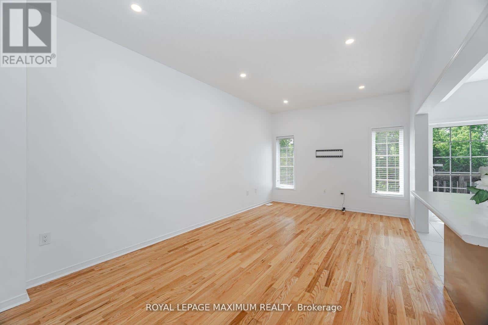 58 GENTILE CIRCLE — Vaughan (Elder Mills), Ontario - Photo 5 of 33