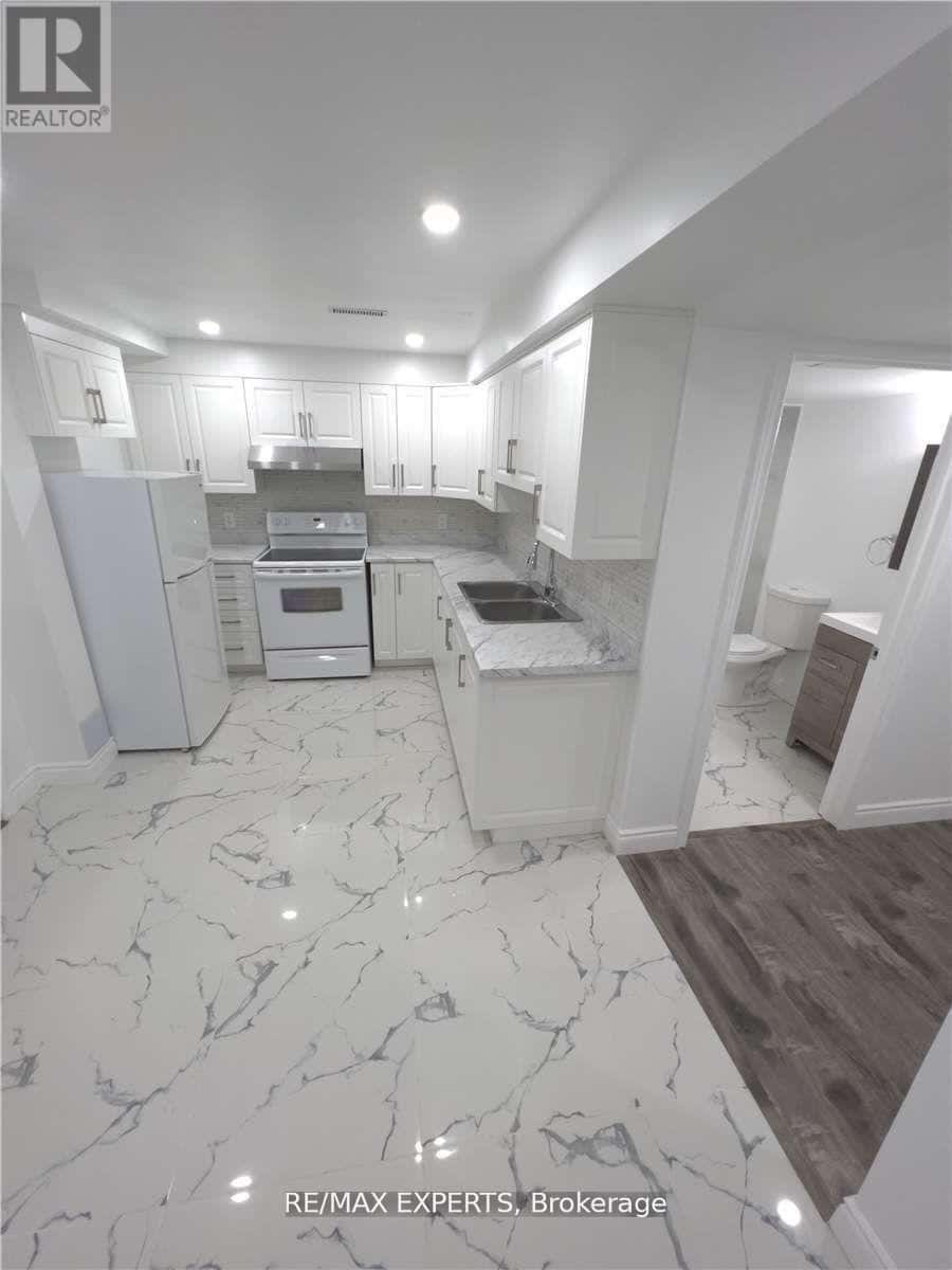 BSMT - 43 JINGLE CRESCENT — Brampton (Gore Industrial North), Ontario - Photo 3 of 10