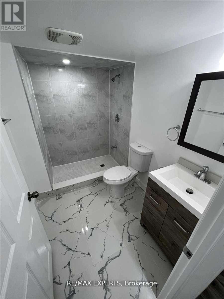 BSMT - 43 JINGLE CRESCENT — Brampton (Gore Industrial North), Ontario - Photo 4 of 10