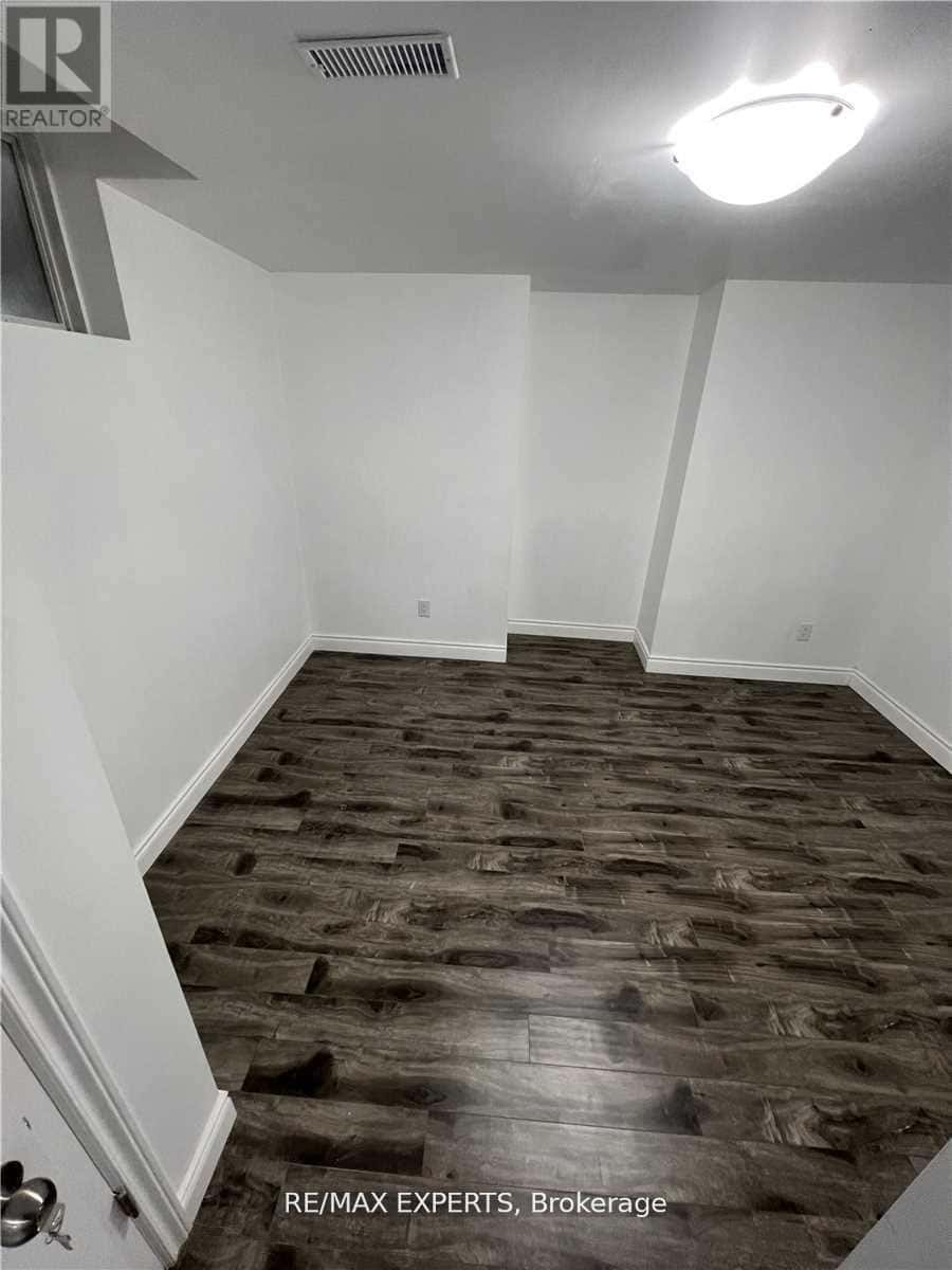 BSMT - 43 JINGLE CRESCENT — Brampton (Gore Industrial North), Ontario - Photo 5 of 10