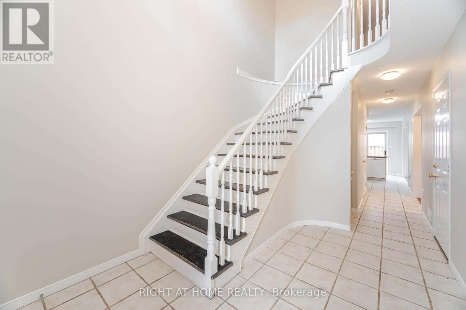 2 - 1283 BLANSHARD DRIVE — Burlington (Tansley), Ontario - Photo 5 of 43