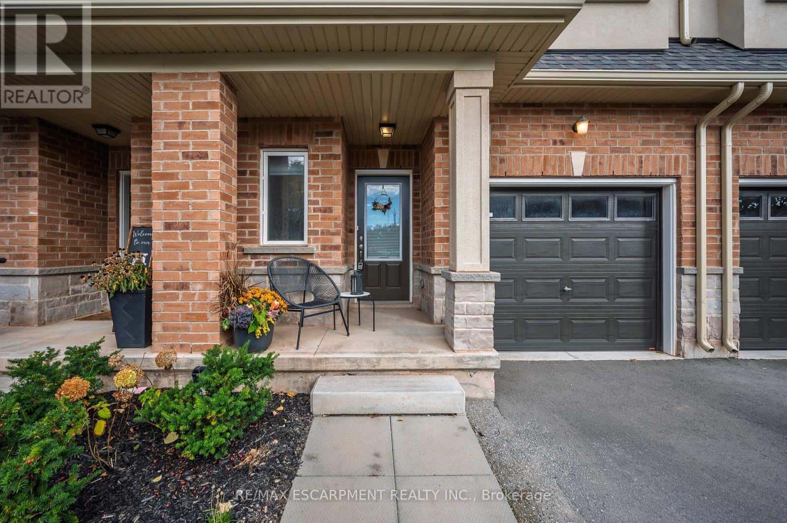 17 ARIETTA LANE — Hamilton (Winona), Ontario - Photo 2 of 32