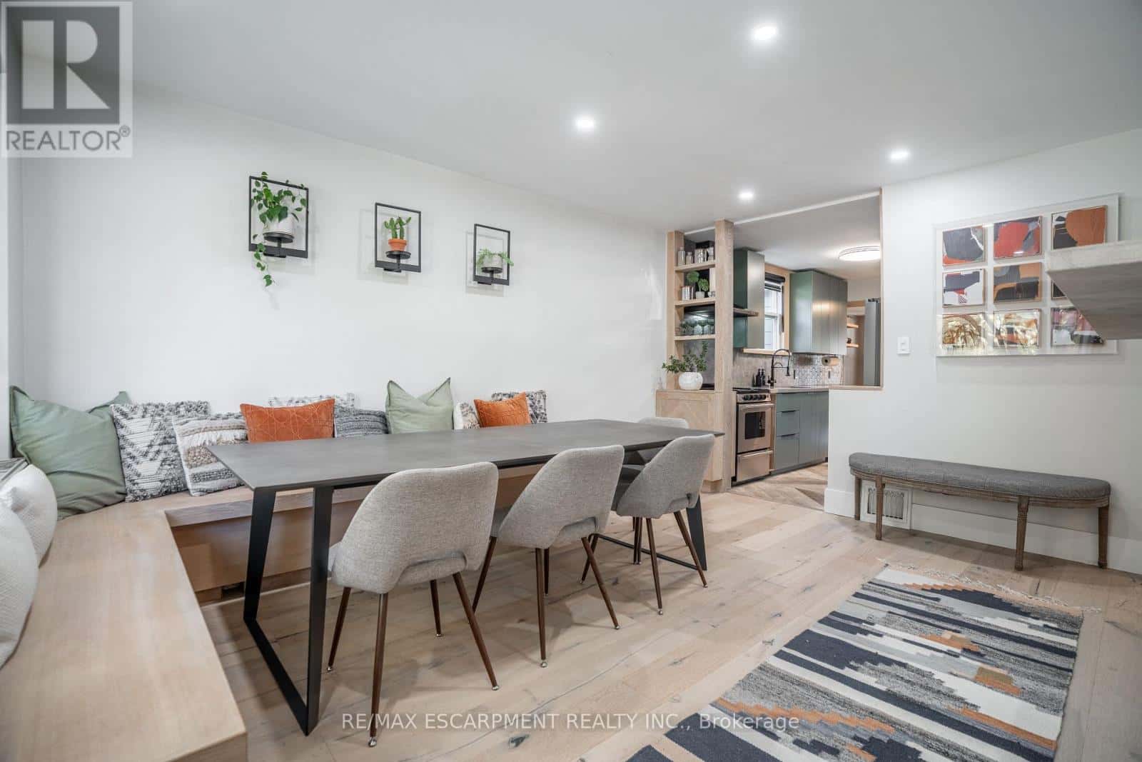 128 EAST 17TH STREET — Hamilton (Inch Park), Ontario - Photo 3 of 49