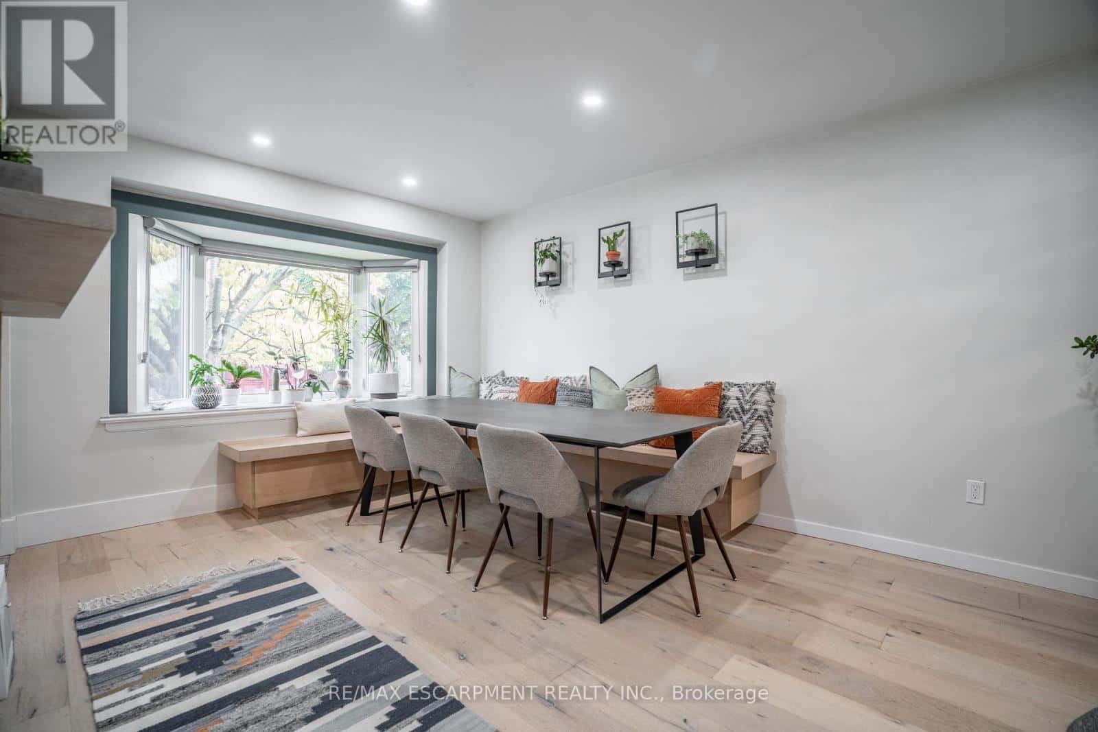 128 EAST 17TH STREET — Hamilton (Inch Park), Ontario - Photo 4 of 49