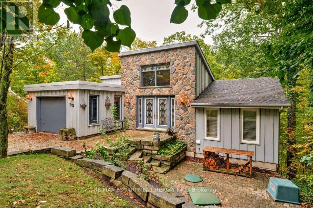 59 PARK ROAD S — Grimsby (Grimsby East), Ontario - Photo 2 of 49