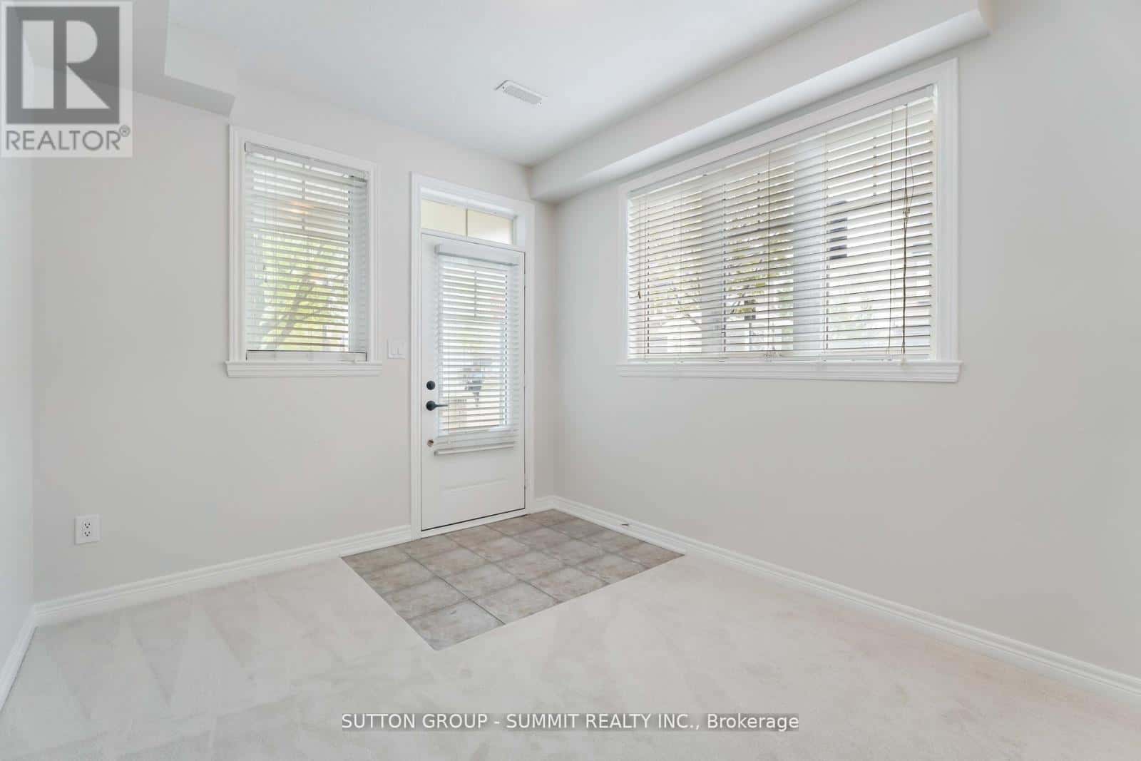 25 - 337 BEACH BOULEVARD — Hamilton (Hamilton Beach), Ontario - Photo 4 of 25