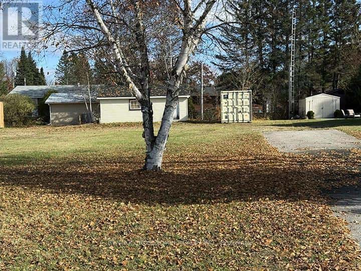 8 CEDAR COURT — South River, Ontario - Photo 3 of 7