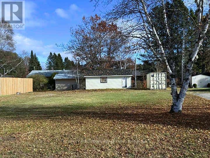 8 CEDAR COURT — South River, Ontario - Photo 4 of 7