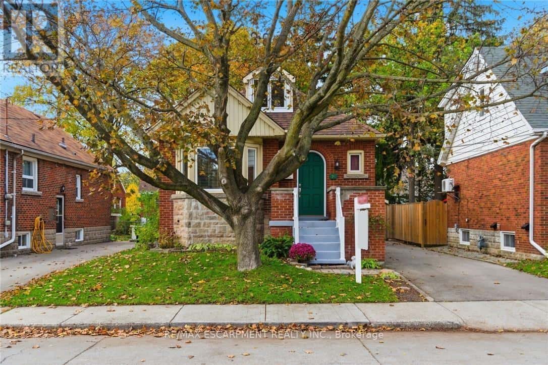 76 EAST 15TH STREET — Hamilton (Inch Park), Ontario - Photo 2 of 40