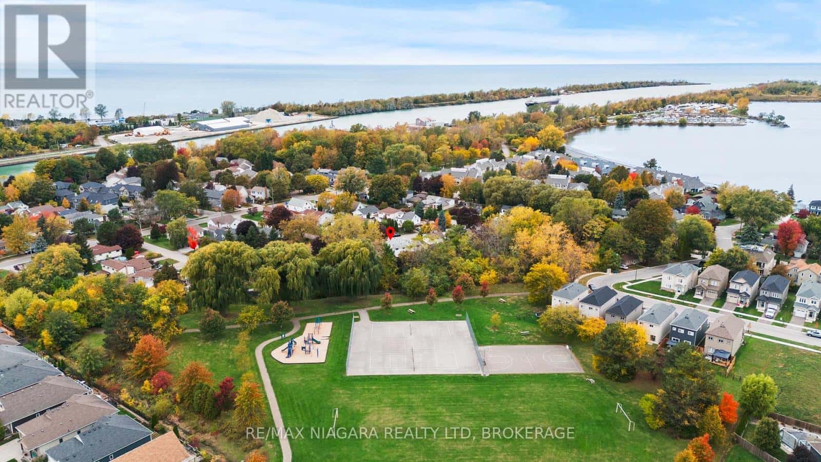 28 RUNCORN STREET — St. Catharines (Port Weller), Ontario - Photo 3 of 23