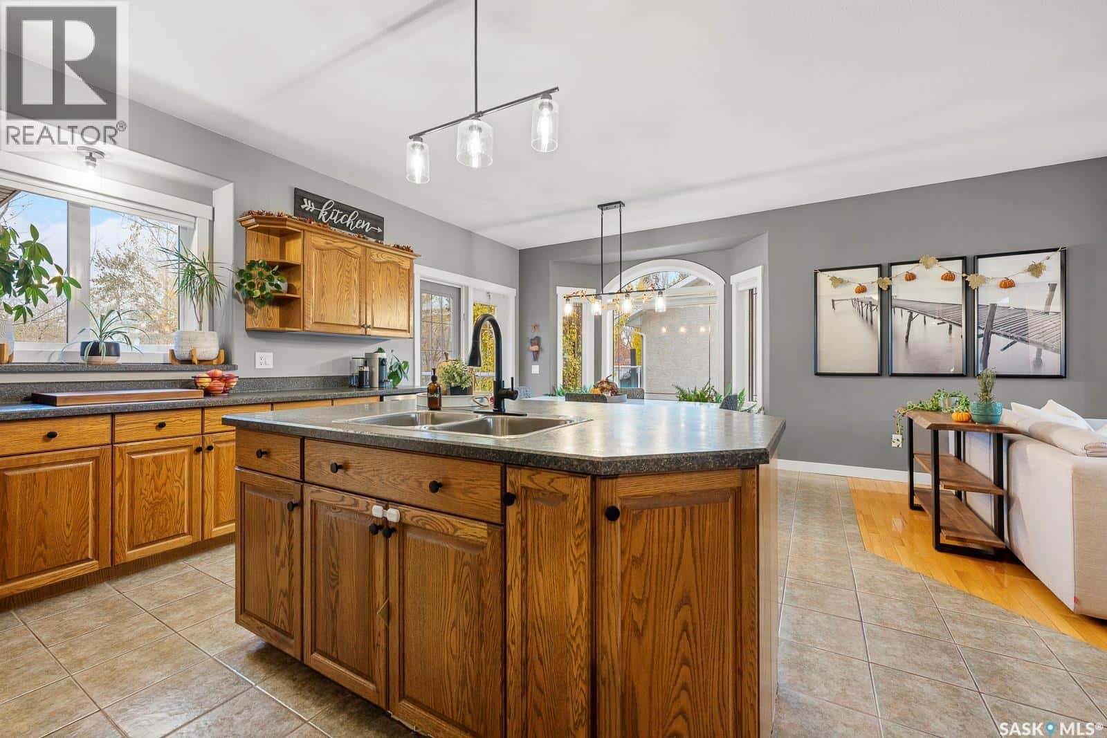 513 MEADOW ROAD — Pilot Butte, Saskatchewan - Photo 5 of 48