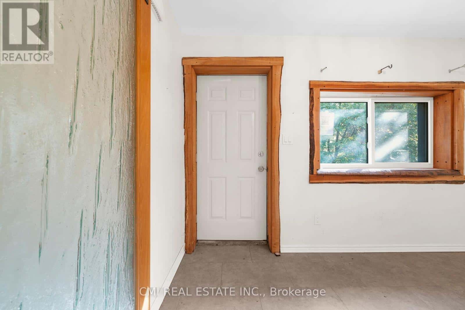 43 PERRY STREET — Barrie (Queen's Park), Ontario - Photo 5 of 41