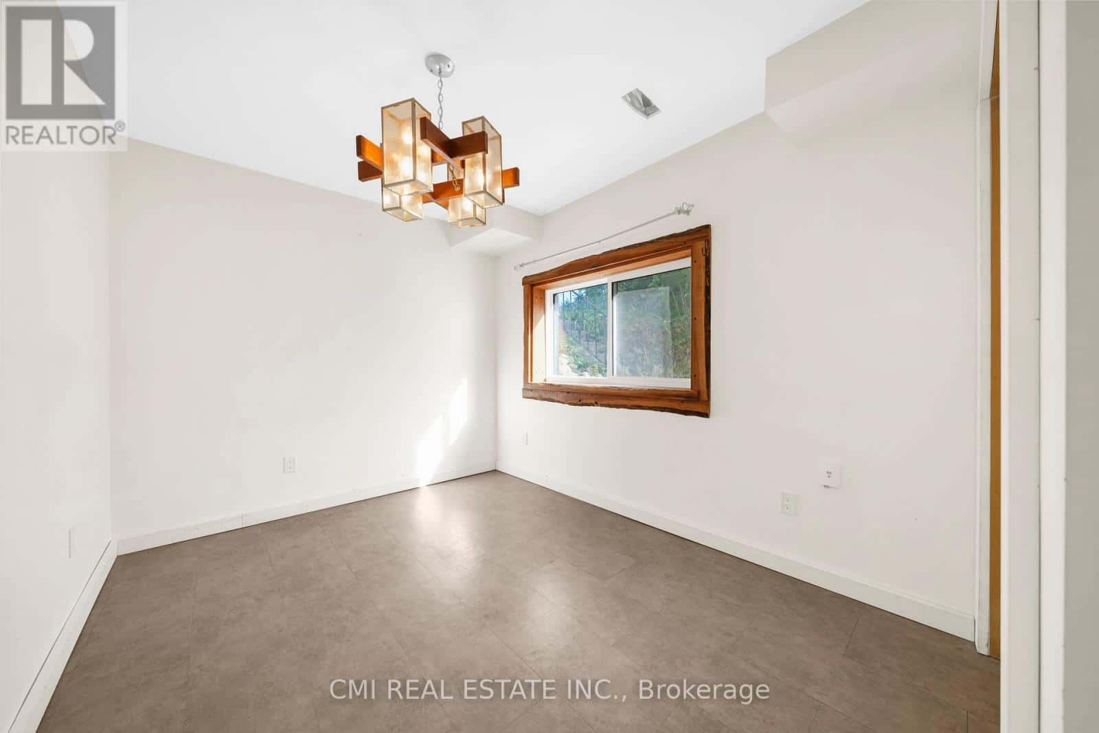 43 PERRY STREET — Barrie (Queen's Park), Ontario - Photo 3 of 41