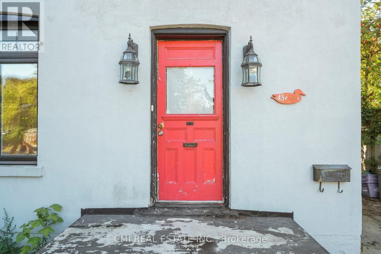 43 PERRY STREET — Barrie (Queen's Park), Ontario - Main photo